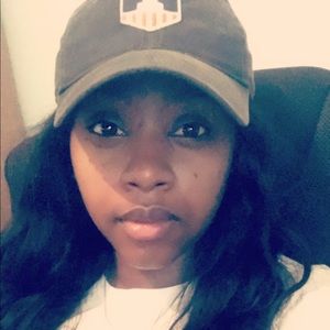 Meet your Posher, Lenora